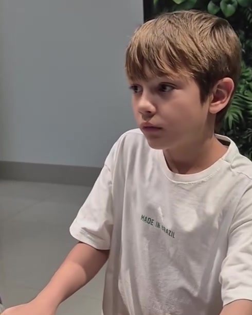 O aluno Joaquim, de 7 anos, lembrando objetos com a técnica da história